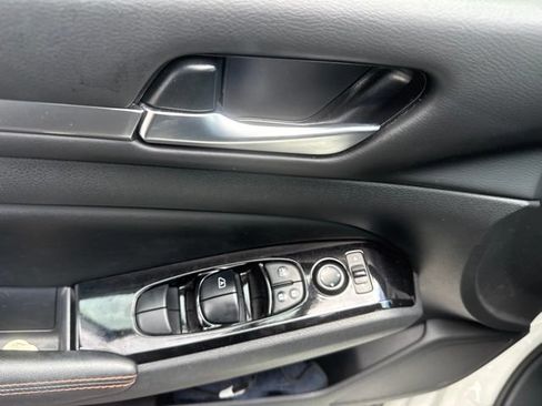 Used 2024 Nissan Altima 2.5 SR FWD image 11