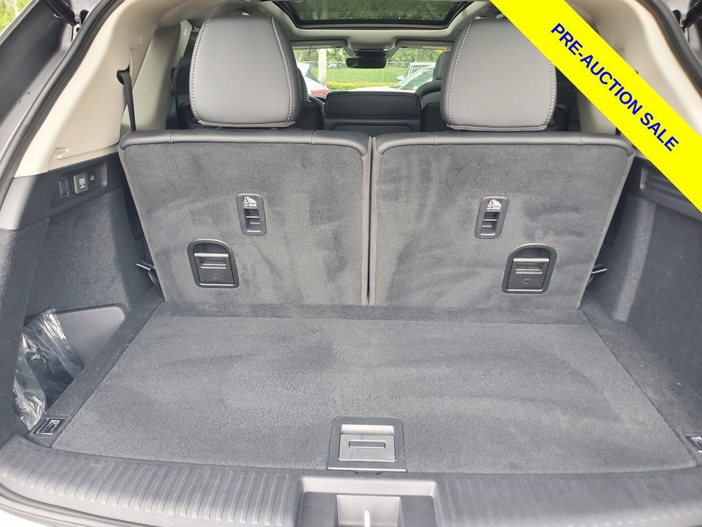 Used 2026 Acura MDX w/ Technology Package FWD image 8