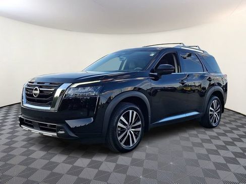 Used 2025 Nissan Pathfinder Platinum w/ Cargo Package AWD/4WD image 3