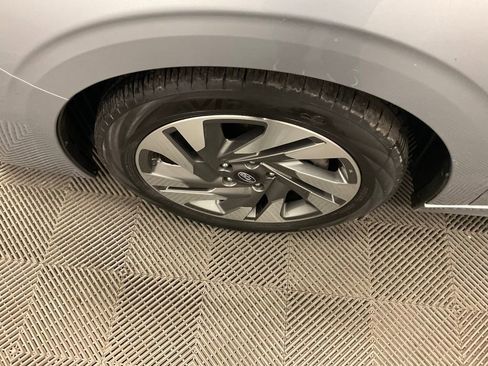 Used 2024 Subaru Legacy Limited image 9