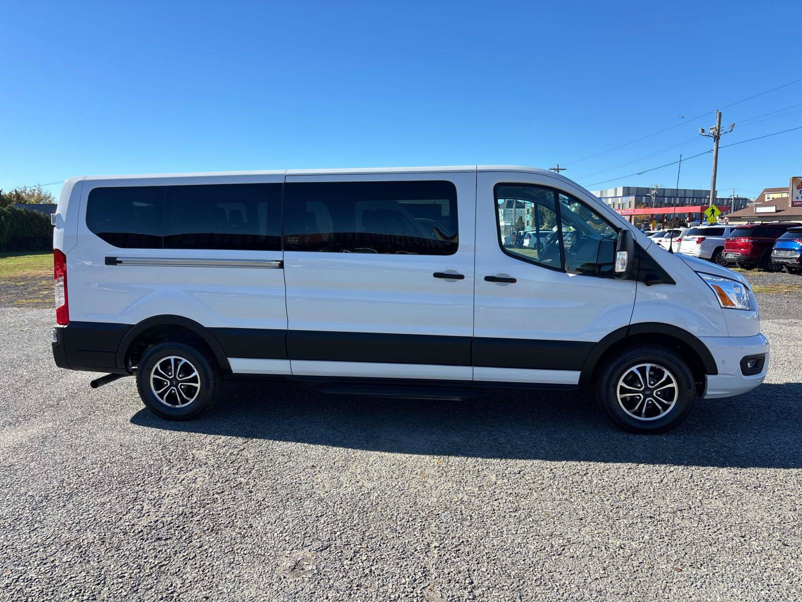 Used 2022 Ford Transit 350 XLT RWD image 4