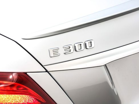 Used 2017 Mercedes-Benz E 300 image 9