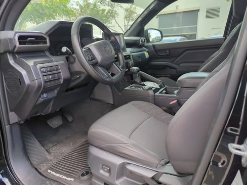 Used 2025 Toyota Tacoma SR image 9