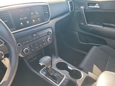 Used 2022 Kia Sportage LX image 21