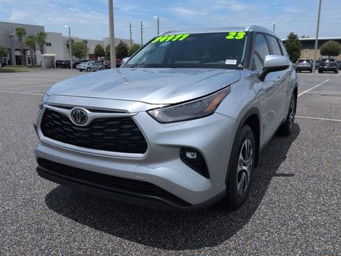 Used 2023 Toyota Highlander XLE FWD image 8