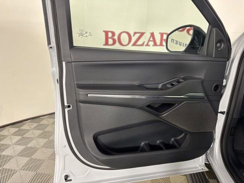 New 2025 Lincoln Navigator L Reserve w/ Jet Appearance Package image 16