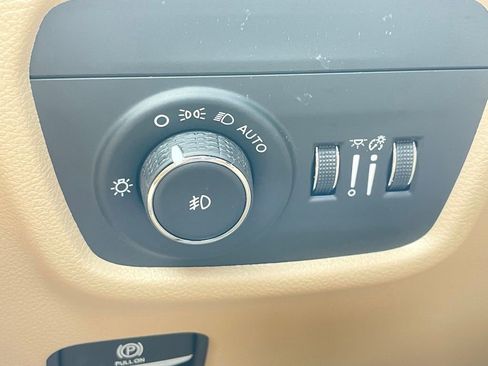 Certified 2024 Jeep Grand Cherokee Limited w/ Black Appearance Package AWD/4WD image 21