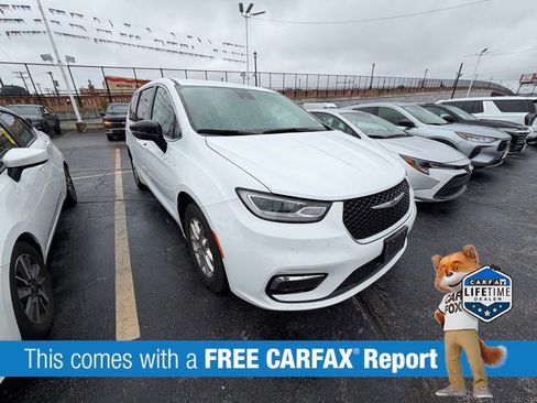 Used 2024 Chrysler Pacifica Touring-L FWD image 13