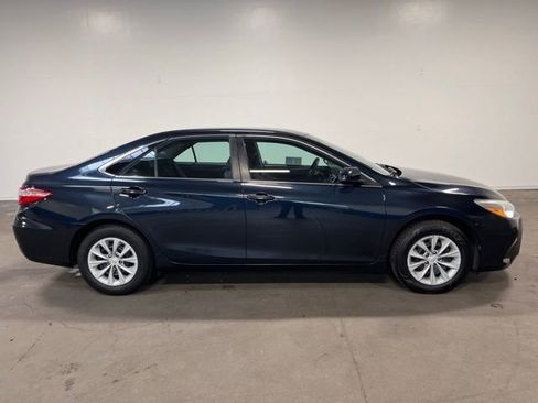 Used 2017 Toyota Camry LE image 2