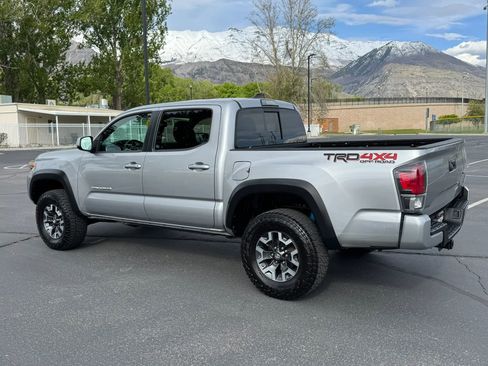 Used 2018 Toyota Tacoma TRD Off-Road AWD/4WD image 5