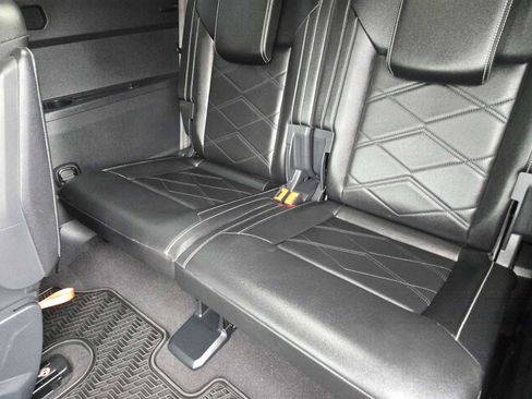 Used 2024 Volkswagen Atlas SE w/ Panoramic Sunroof Package image 30