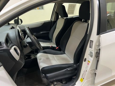 Used 2012 Toyota Yaris L FWD image 13