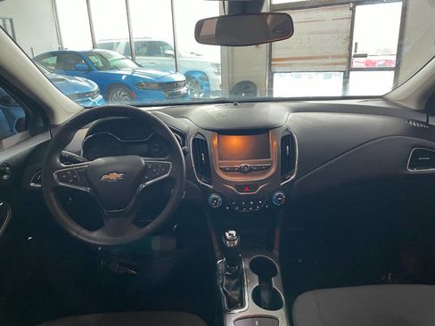 Used 2017 Chevrolet Cruze LT w/ Convenience Package image 20