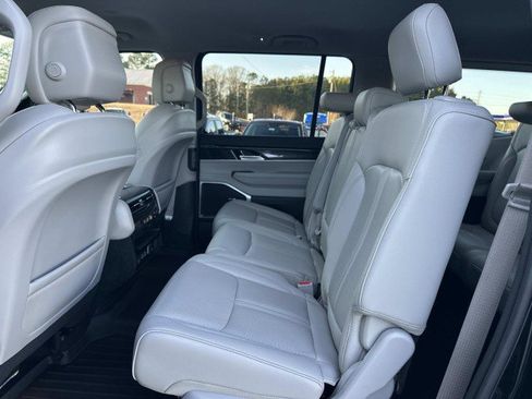 Used 2023 Jeep Wagoneer 4WD image 20