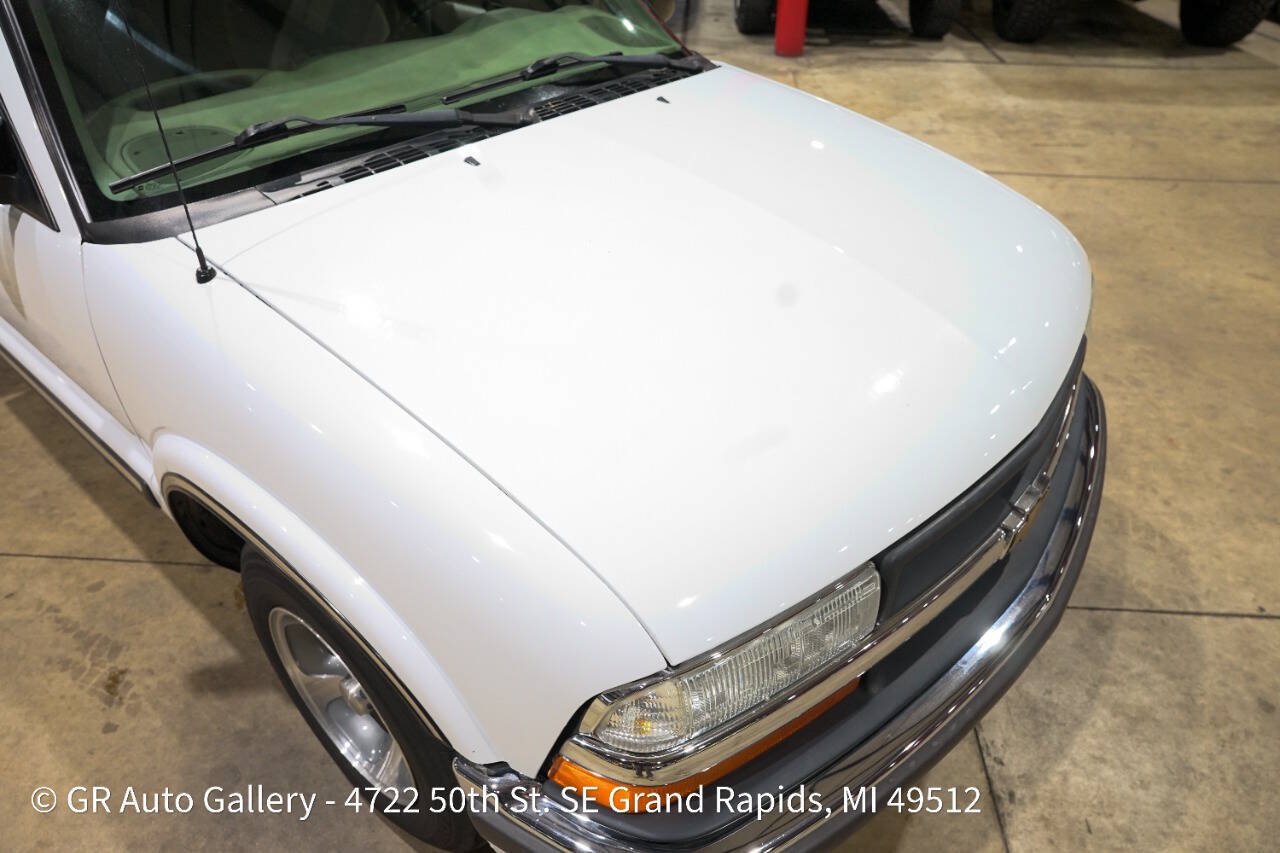 Used 2001 Chevrolet S10 Pickup LS w/ Preferred Equipment Group RWD image 18