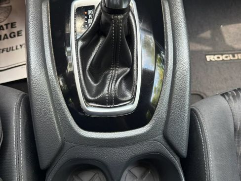 Used 2018 Nissan Rogue SV AWD/4WD image 22