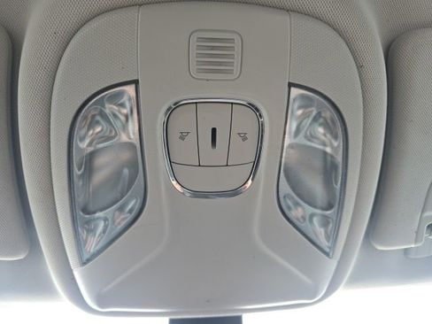 Used 2019 Jeep Compass Latitude w/ Popular Equipment Group image 17