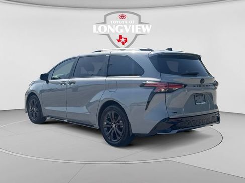 Used 2026 Toyota Sienna XSE FWD image 3