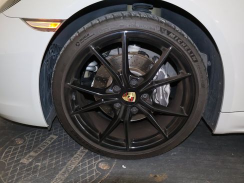 Used 2019 Porsche 718 Cayman RWD image 32