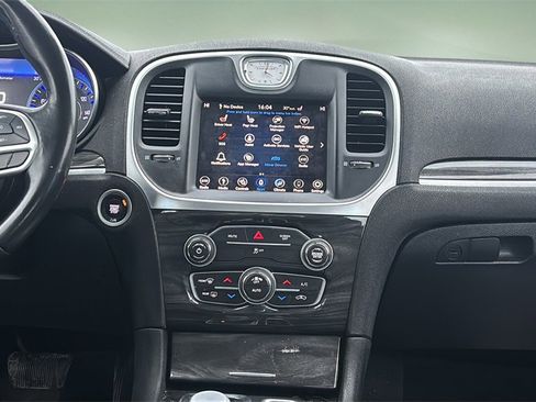 Used 2019 Chrysler 300 Touring L w/ Quick Order Package 22F image 21