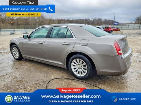 Used 2014 Chrysler 300 RWD image 3