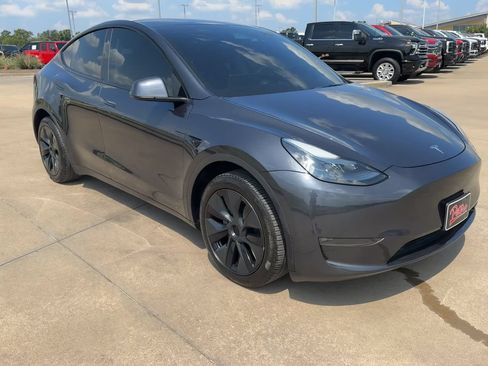 Used 2025 Tesla Model Y Long Range AWD/4WD image 2