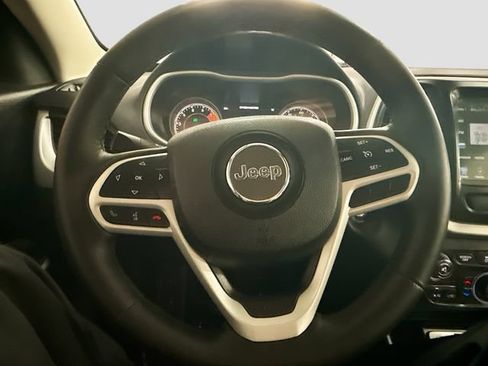 Used 2017 Jeep Cherokee Limited AWD/4WD image 11