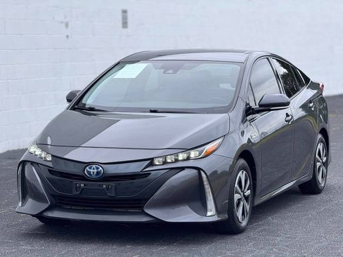 Used 2017 Toyota Prius Prime Premium FWD image 2
