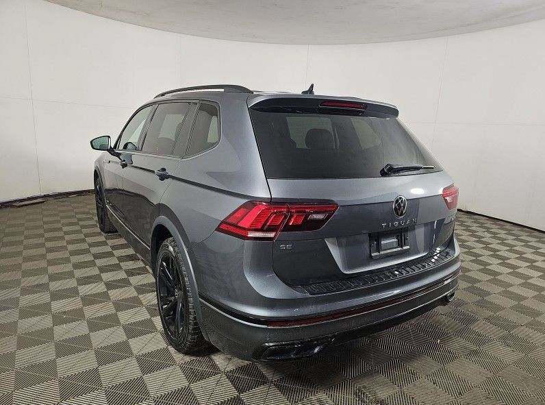 Used 2024 Volkswagen Tiguan SE R-Line AWD/4WD image 4