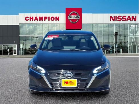 Used 2023 Nissan Altima 2.5 SL image 2