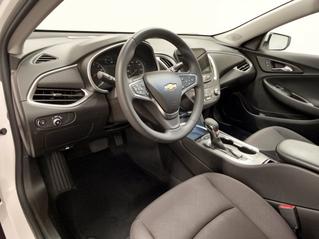 Used 2022 Chevrolet Malibu RS FWD image 4