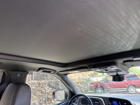 Used 2023 Cadillac Escalade Premium Luxury AWD/4WD image 16
