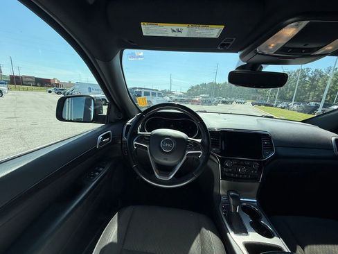 Used 2020 Jeep Grand Cherokee Laredo w/ 18" Wheel & 8.4" Radio Group image 13