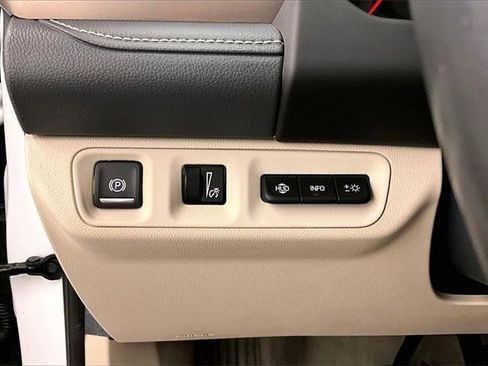 Used 2022 GMC Acadia Denali w/ Trailering Package image 27