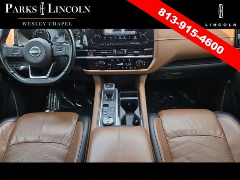 Used 2022 Nissan Pathfinder Platinum AWD/4WD image 11