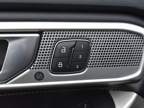 Used 2022 Ford Explorer Limited w/ Equipment Group 301A image 16