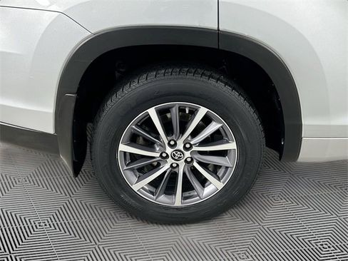 Used 2018 Toyota Highlander XLE image 32