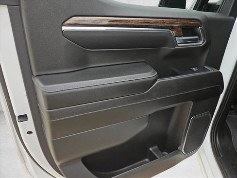 Used 2023 GMC Sierra 1500 SLE AWD/4WD image 12