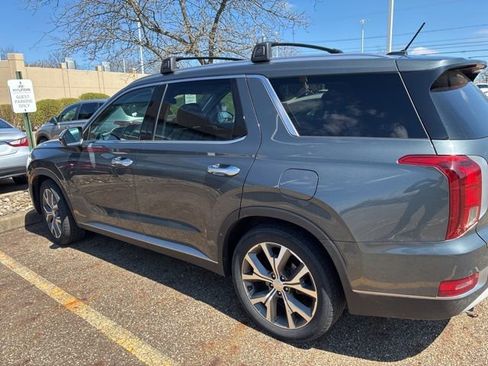 Used 2022 Hyundai Palisade SEL w/ Convenience Package image 2
