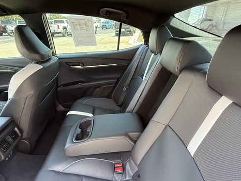 Certified 2025 Toyota Camry SE FWD image 5