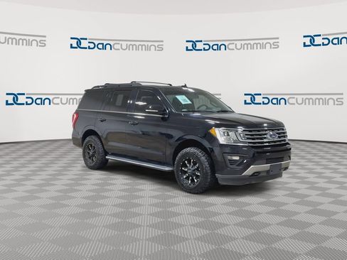 Used 2018 Ford Expedition XLT w/ Equipment Group 202A AWD/4WD image 2