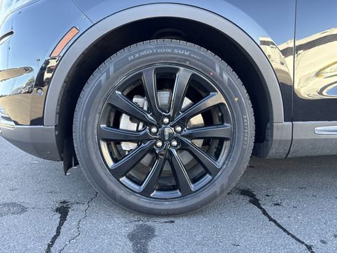 Used 2022 Lincoln Nautilus Reserve w/ Equipment Group 201A image 5