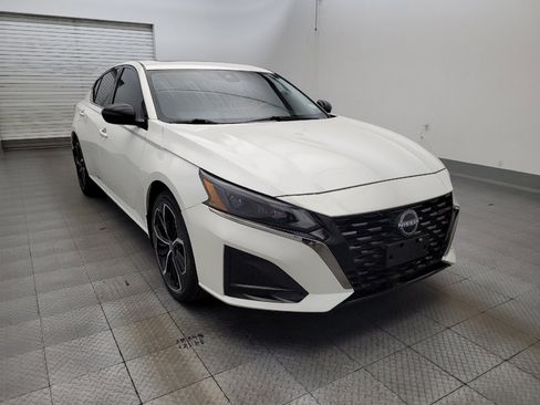 Used 2024 Nissan Altima 2.5 SR w/ SR Premium Package FWD image 13