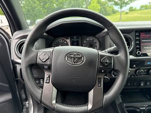 Used 2023 Toyota Tacoma TRD Off-Road w/ Technology Package AWD/4WD image 18