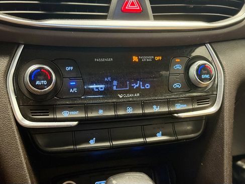 Used 2019 Hyundai Santa Fe SEL FWD image 9
