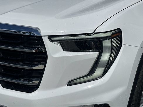 Used 2026 GMC Acadia Elevation w/ Elevation Premium Package FWD image 11