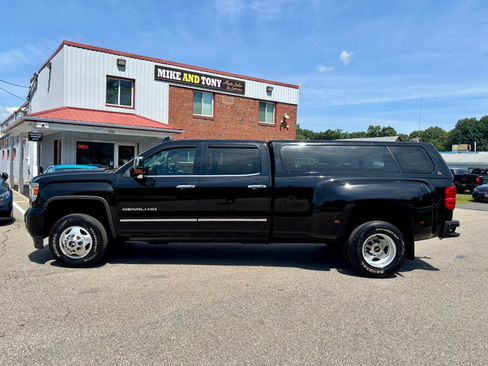 Used 2015 GMC Sierra 3500 Denali w/ Duramax Plus Package AWD/4WD image 5