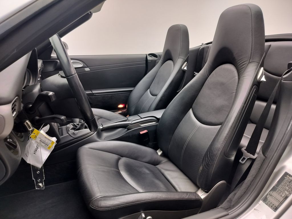 Used 2005 Porsche 911 Carrera RWD image 5