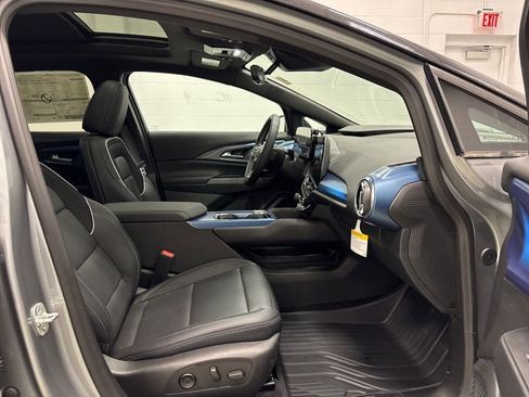 New 2026 Chevrolet Equinox EV LT w/ Convenience Package II AWD/4WD image 31