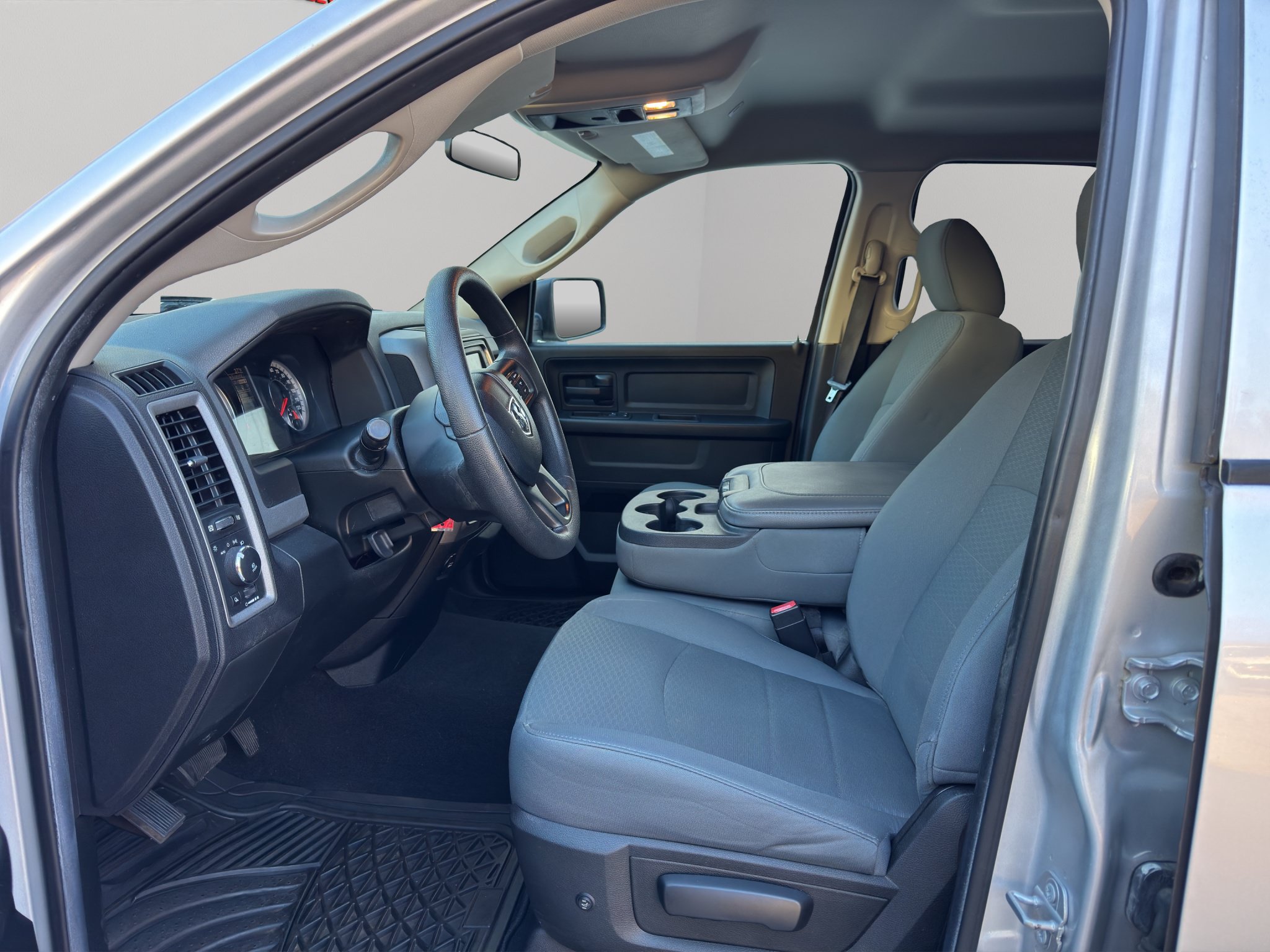 Used 2017 RAM 1500 Express AWD/4WD image 3
